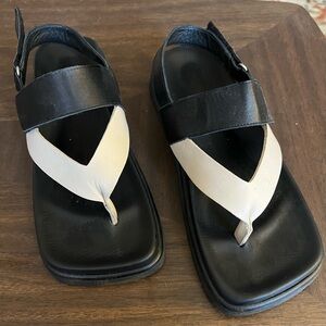 ALOHAS Decade Bicolor Black and White Leather Slingback Sandals